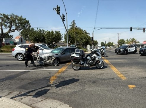 Fresno Police investigate who's at fault in crash involving officer Fresno Police investigate who's at fault in crash involving officer