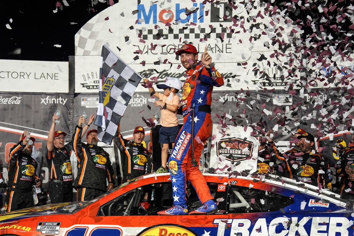 Briscoe wins 2nd straight Southern 500 to advance to 2nd round of NASCAR playoffs