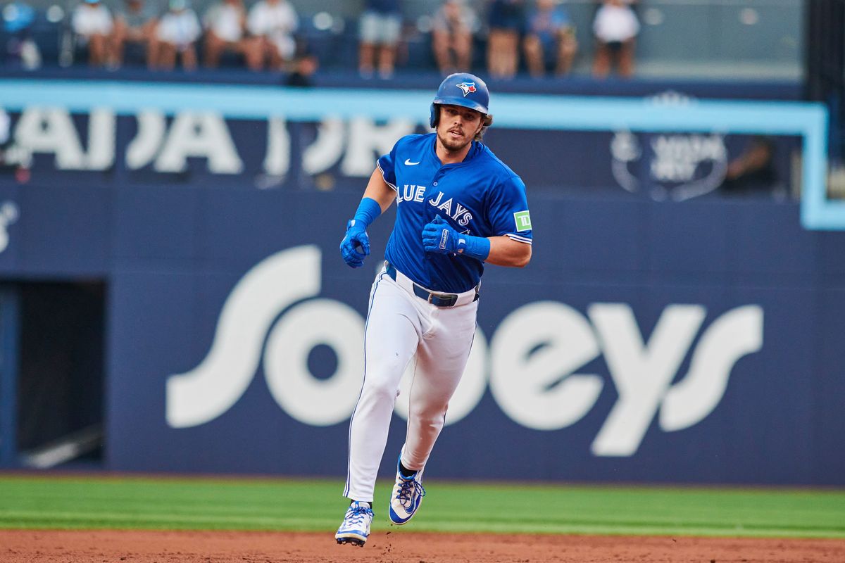 Blue Jays waste 8-run lead, then outlast Yankees 11-9 to tie New York for AL East lead