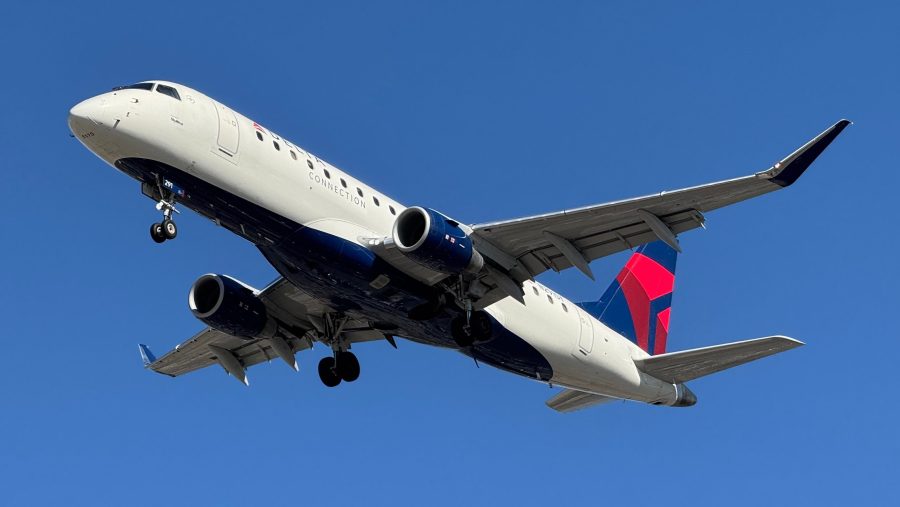 Passenger jet makes emergency landing in Fresno