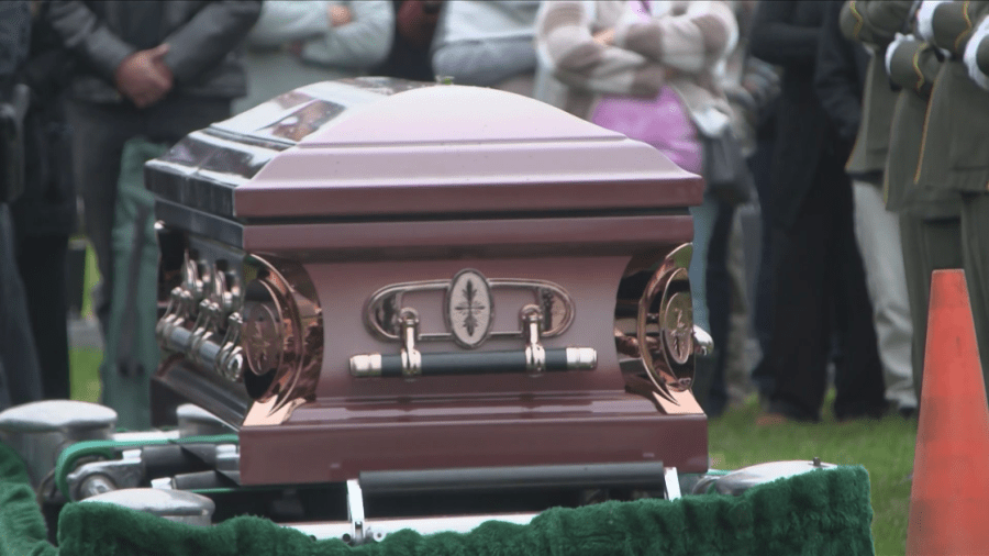 Hundreds gather for Parlier officer funeral