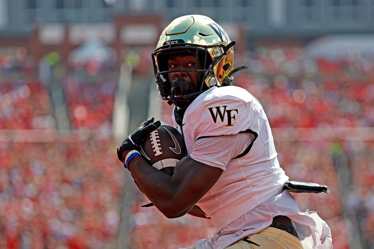 Breaking down some good players on college football teams that are likely to be bad