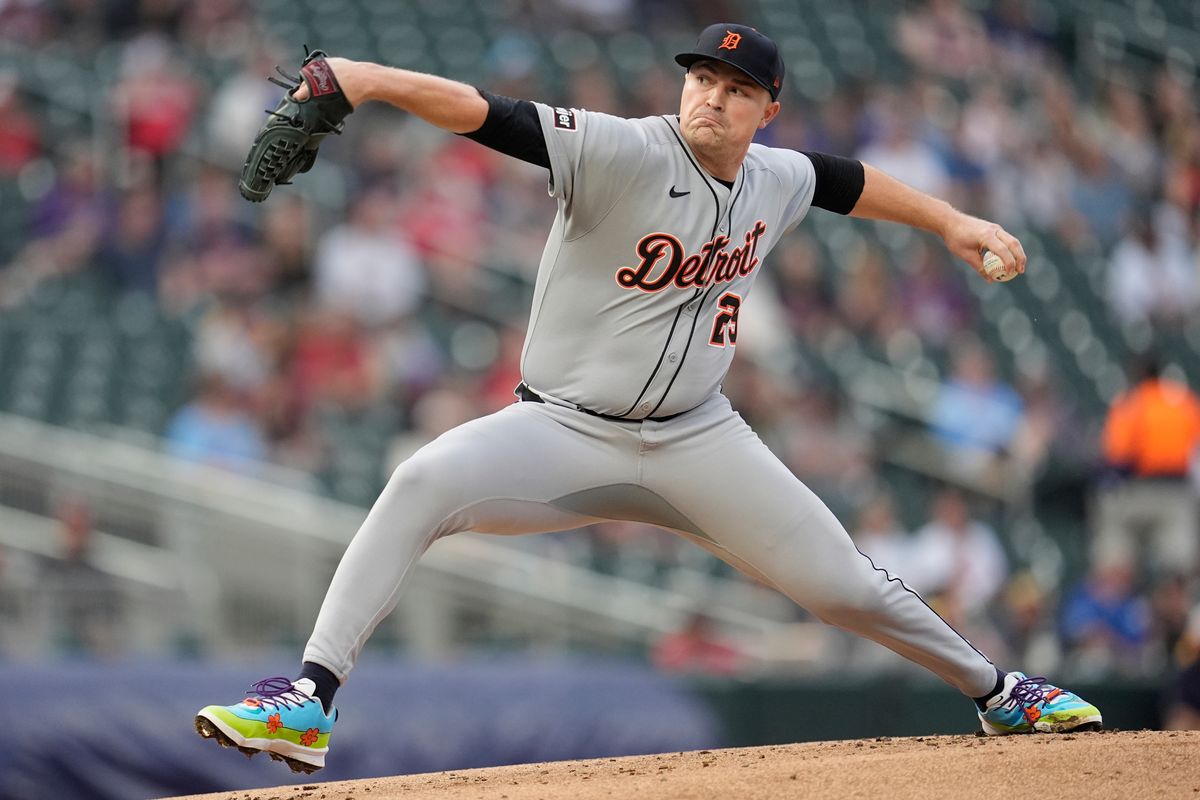 Keith scores on sacrifice fly in 11th, Tigers rally to top Twins 4-3
