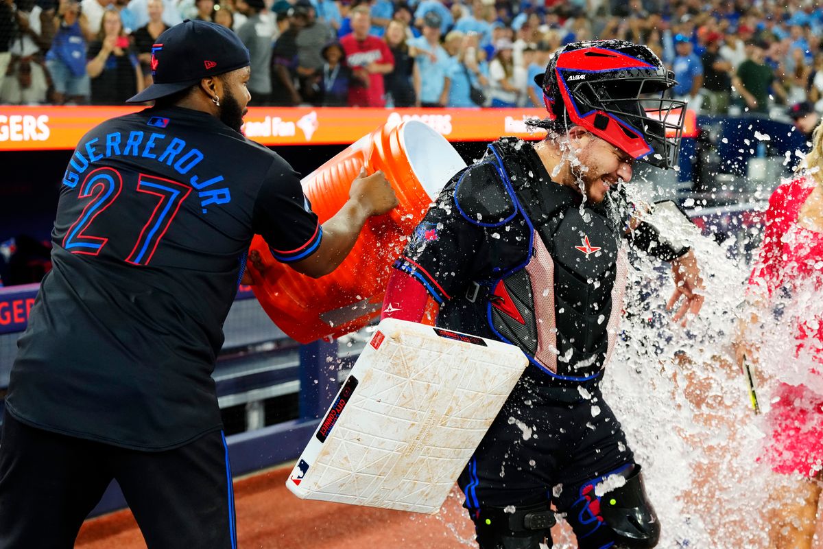 Alejandro Kirk carries the Blue Jays past the Rangers, 6-5