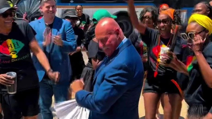 Fresno's mayor dances outside City Hall for Juneteenth