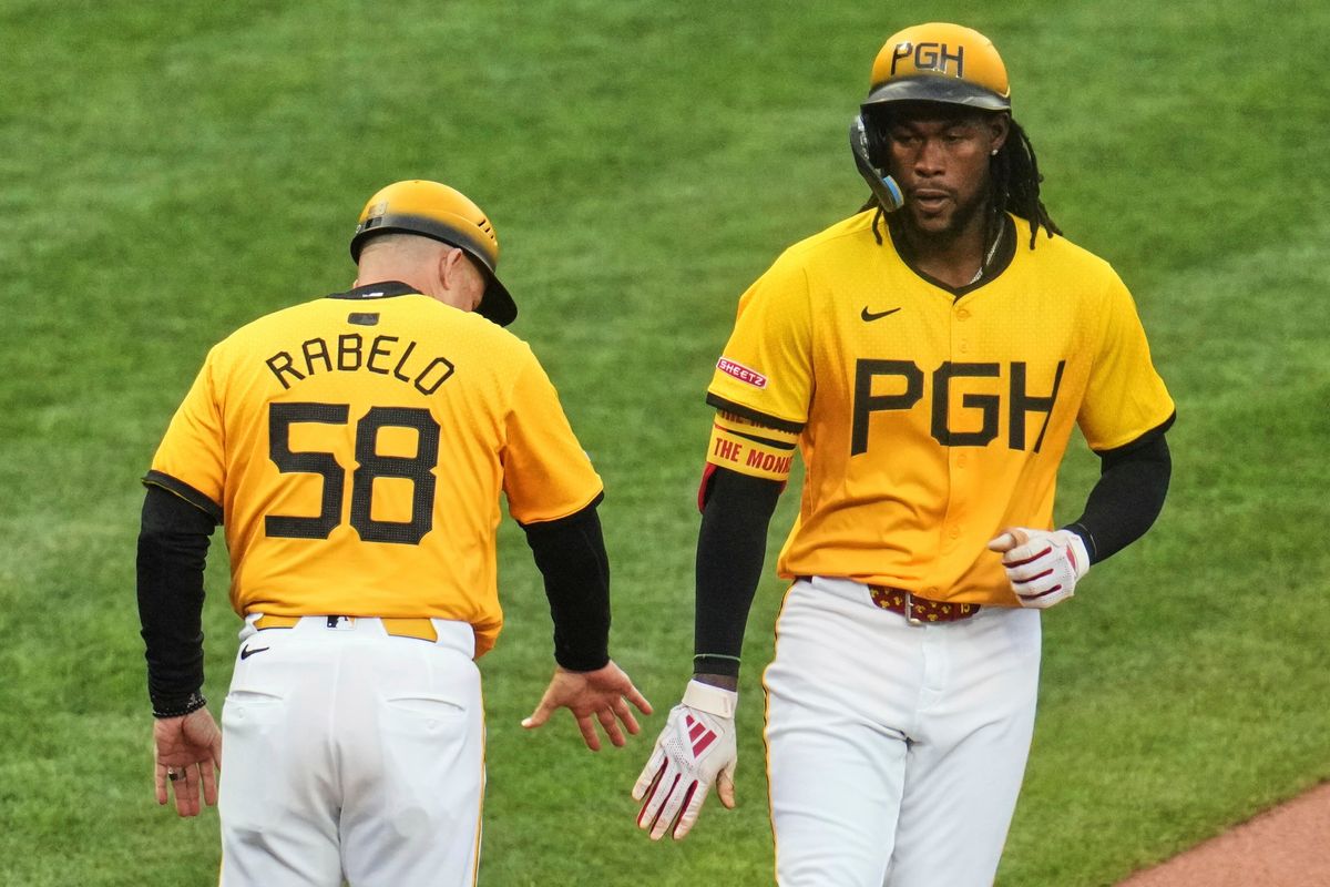 Adam Frazier scores on wild pitch in the bottom of the 10th to lift the Pirates past the Brewers 6-5