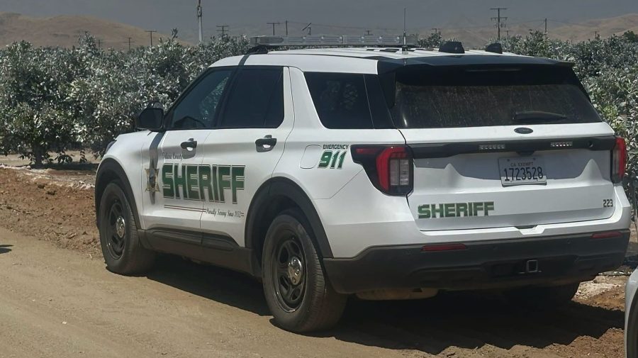 Farm worker robbed at gunpoint near Lindsay
