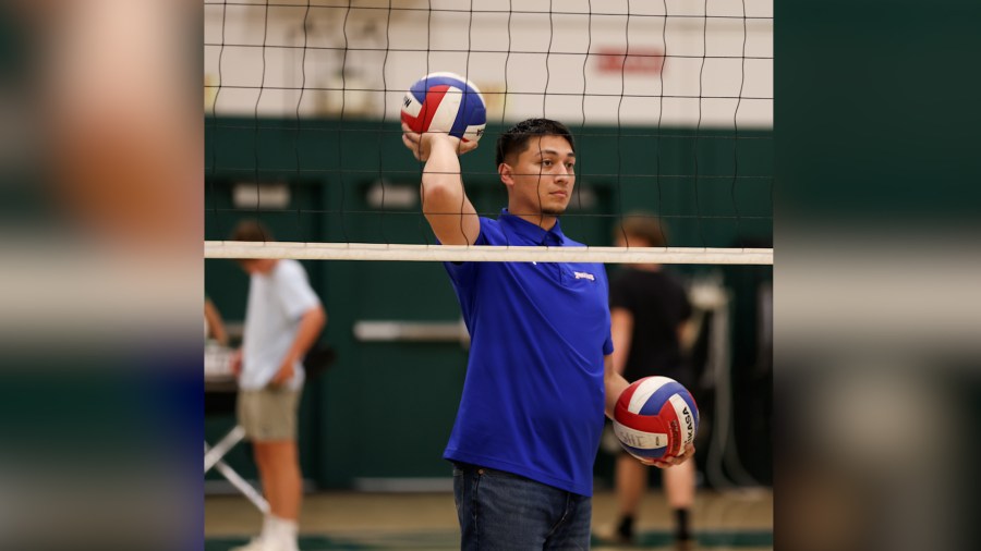 Reedley car wash raises $1K for volleyball coach shot in Sanger