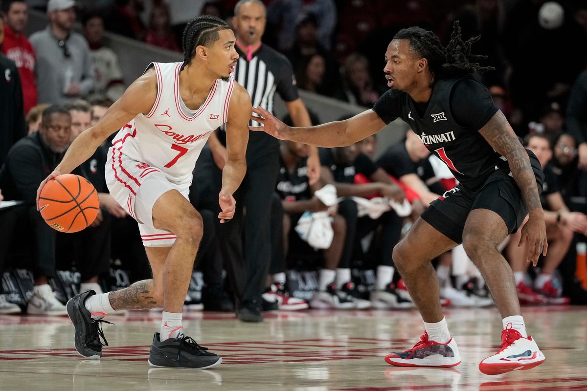 Milos Uzan scores 16, No. 10 Houston beats Cincinnati 76-54